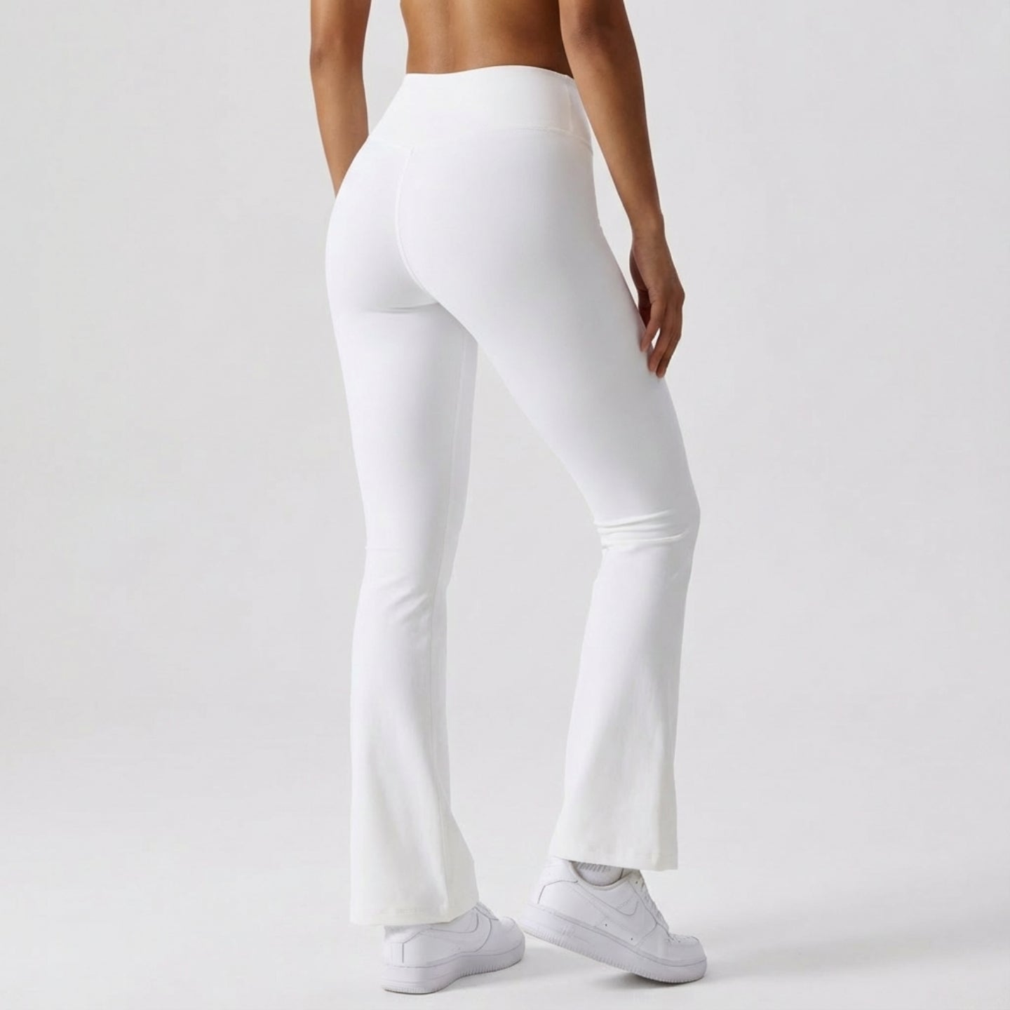 Sculpt 01 Flared Leggings - White